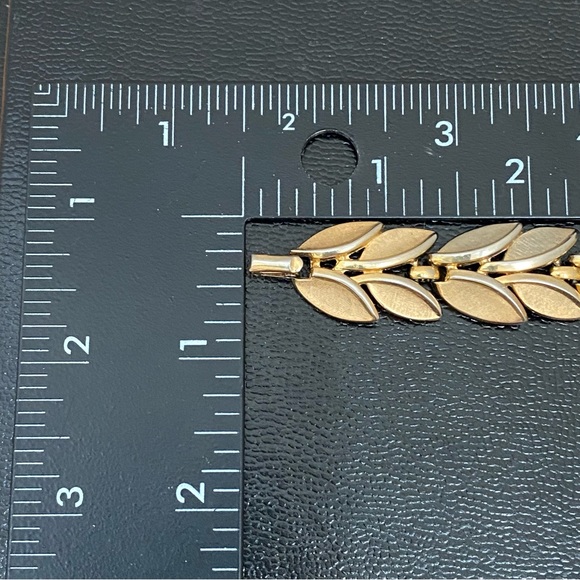 Vintage 50’s Crown Trifari Gold-tone Laurel Leaf Link 7.5” Bracelet - Picture 10 of 12